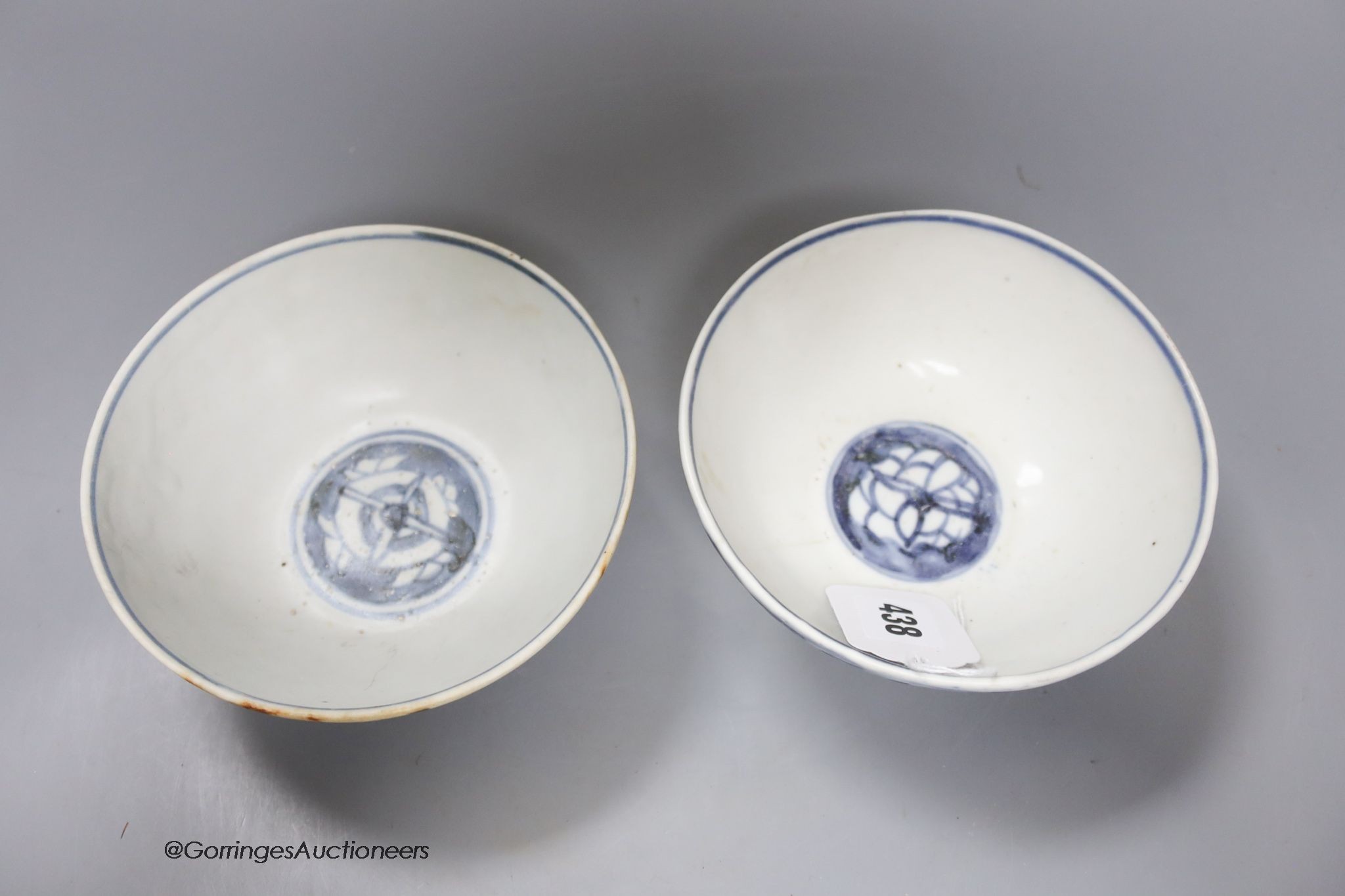 A pair of Chinese blue and white porcelain shipwreck bowls, 17th-century, diameter 15cm